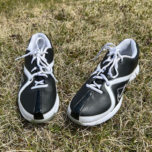 Nike Shoes - Women’s Nike golf shoes size 7